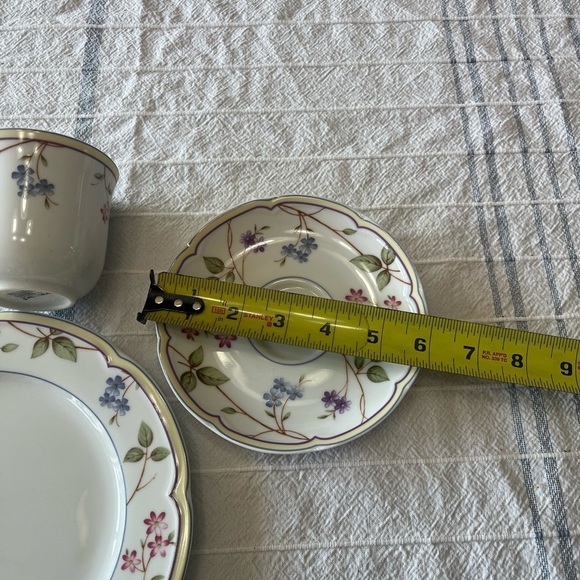 NEVADA VEŘSO Breakfast Plate, Tea cup & Saucer Set of 3 white ceramic floral - Picture 10 of 12